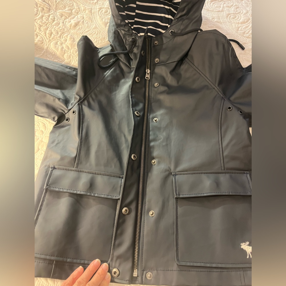 Abercrombie & Fitch Heavy-Duty Classic Juniors Rain Coat, Size M, NWOT - Picture 9 of 12